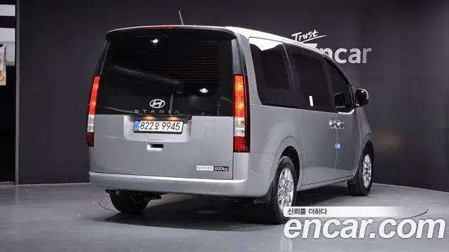 Hyundai Staria 2025 — Фото 1/20