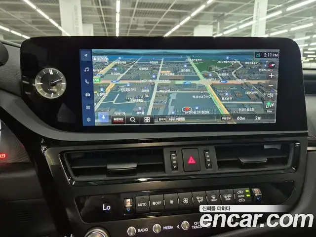 Lexus ES300h 2025 — Photo 15/19