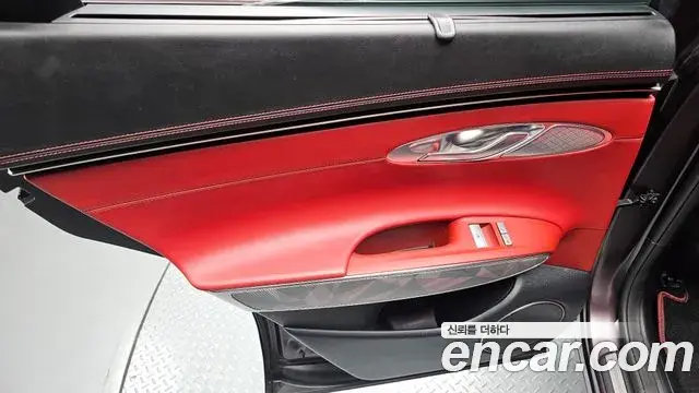 Genesis GV70 2022 — Photo 18/34