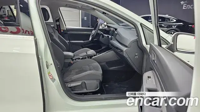 Volkswagen Golf 2023 — ფოტო 25/30