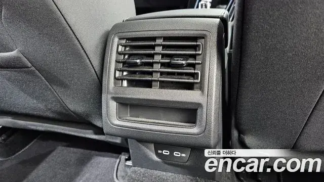 Volkswagen Golf 2023 — ფოტო 7/30