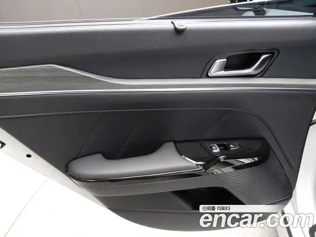Kia K5 2023 — Şəkil 30/35
