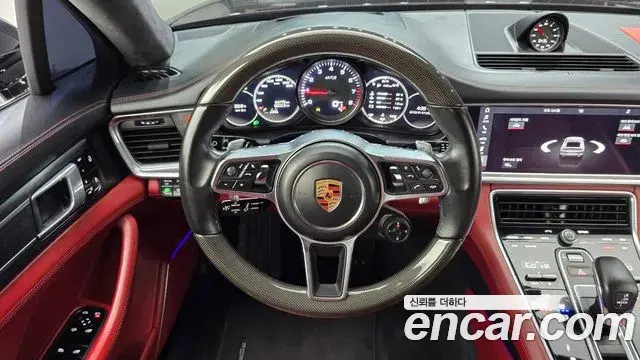 Porsche Panamera 2019 — Photo 14/31