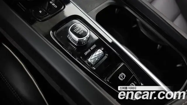 Volvo XC60 2021 — Şəkil 15/36