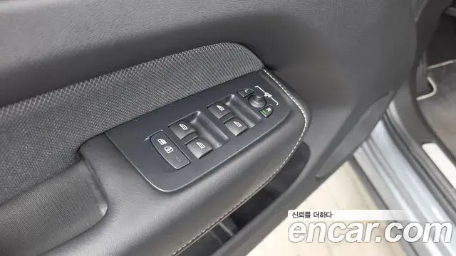 Volvo XC60 2021 — Şəkil 33/36