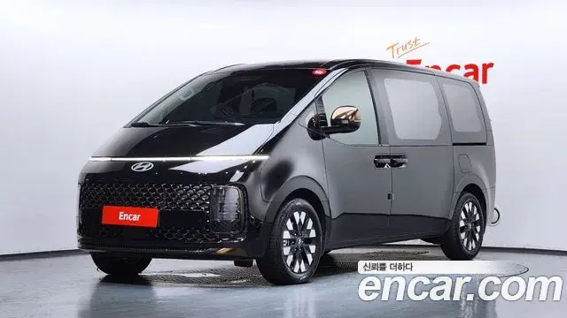 Hyundai Staria 2024 — ფოტო 9/34