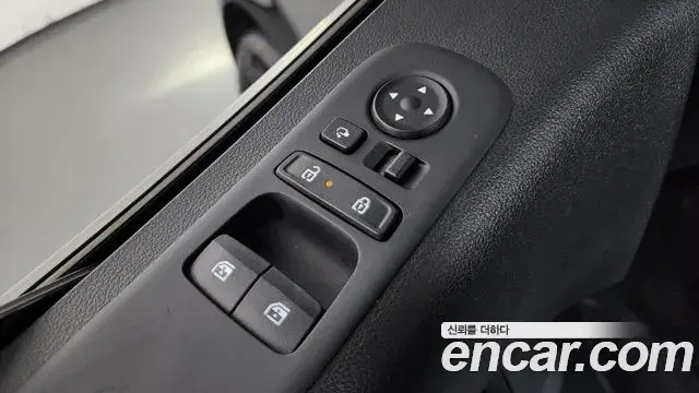 Hyundai Staria 2024 — ფოტო 25/34