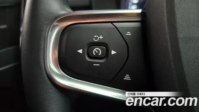 Volvo XC40 2021 — Фото 15/20
