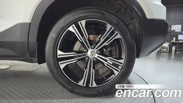 Volvo XC40 2021 — Şəkil 19/30