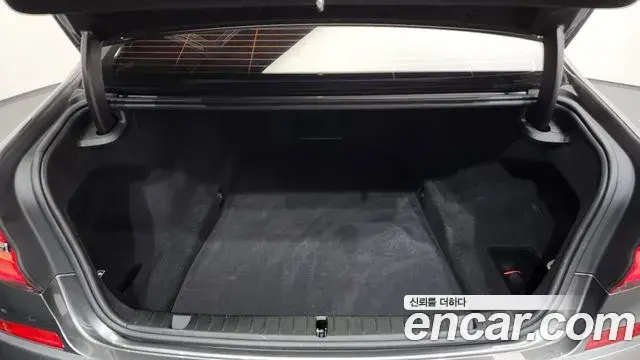 BMW 7 Series 2018 — Фото 18/20