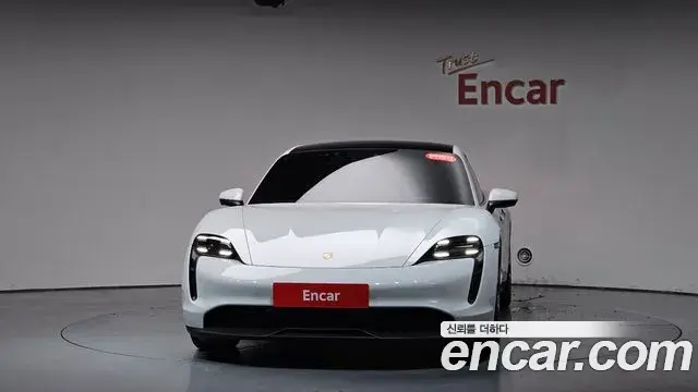 Porsche Taycan 2021 — ფოტო 29/34