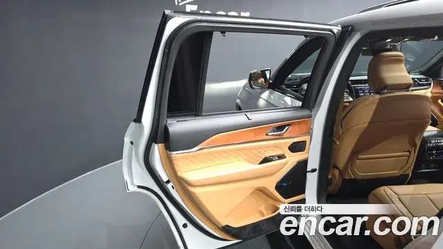 Jeep Grand Cherokee 2023 — ფოტო 25/44