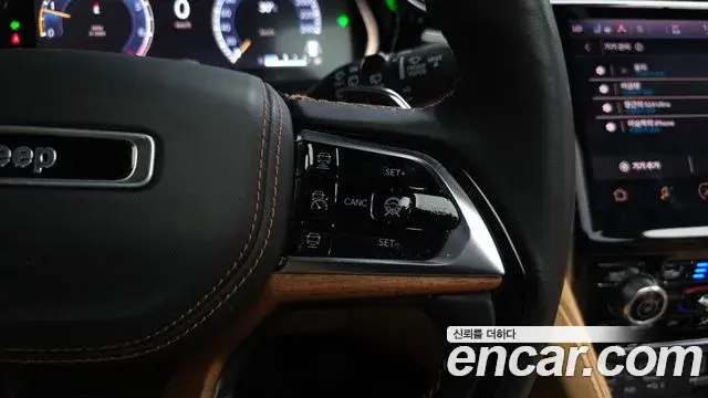 Jeep Grand Cherokee 2023 — ფოტო 29/44