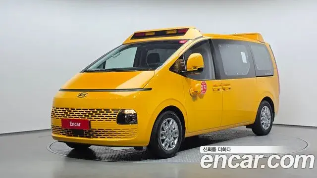 Hyundai Staria 2023 — Фото 1/20