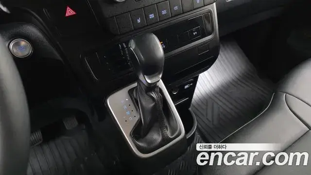 Hyundai Staria 2023 — Фото 9/20