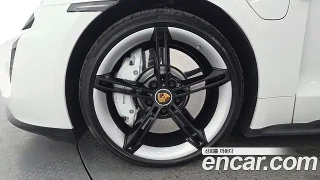 Porsche Taycan 2024 — Şəkil 18/35