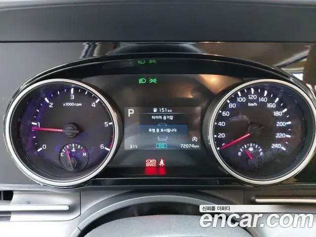 Kia Carnival 2021 — ფოტო 17/34