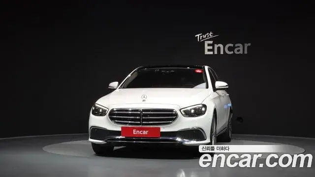 Mercedes-Benz E-Class 2023 — Фото 2/20
