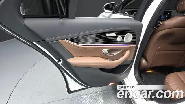Mercedes-Benz E-Class 2023 — Şəkil 31/35