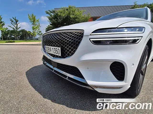 Genesis GV70 2023 — Şəkil 13/19