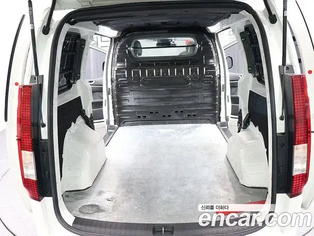Hyundai Staria 2021 — Фото 18/20