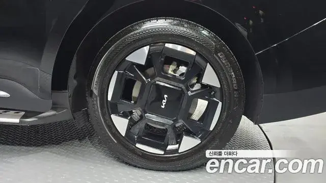 Kia Carnival 2024 — ფოტო 19/33