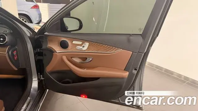 Mercedes-Benz E-Class 2022 — Фото 19/19
