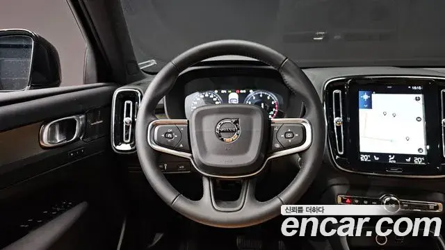 Volvo XC40 2019 — Фото 12/20