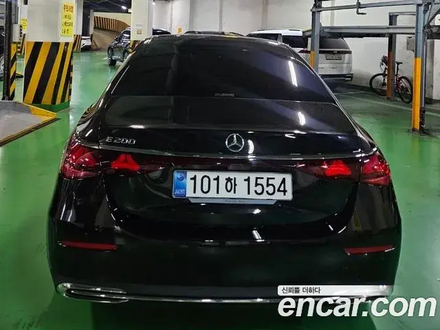 Mercedes-Benz E-Class 2025 — Photo 14/14