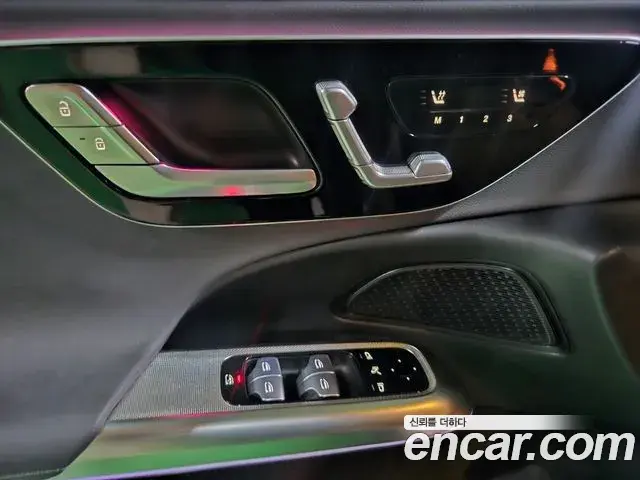 Mercedes-Benz E-Class 2025 — Photo 8/14
