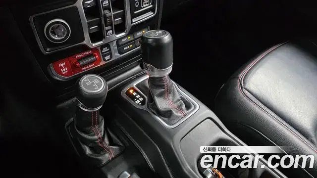 Jeep Wrangler 2021 — ფოტო 29/32