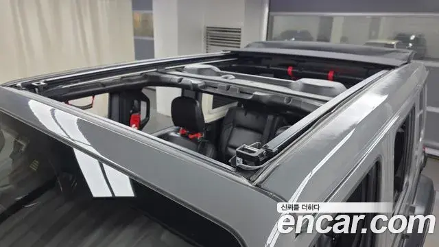 Jeep Wrangler 2021 — ფოტო 14/32
