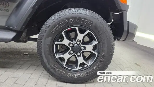 Jeep Wrangler 2021 — ფოტო 19/32