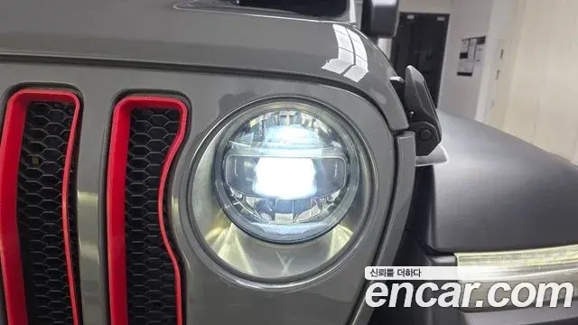 Jeep Wrangler 2021 — ფოტო 11/32