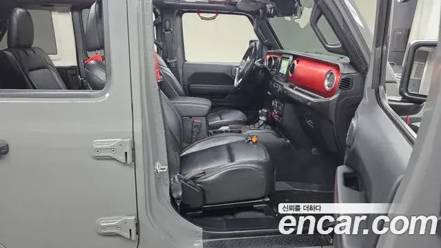Jeep Wrangler 2021 — ფოტო 20/32