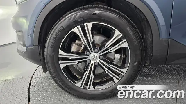 Volvo XC40 2019 — Photo 16/20