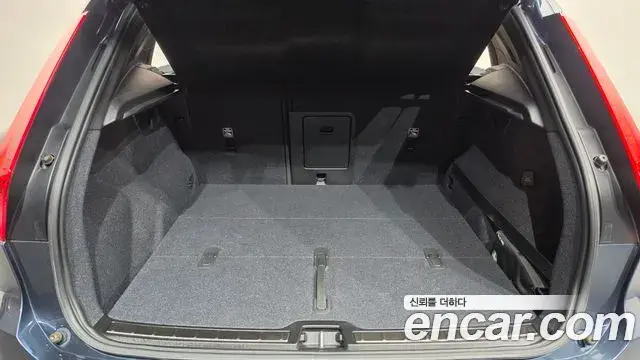 Volvo XC40 2019 — Photo 11/20