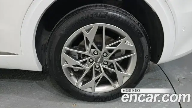 Genesis GV70 2022 — ფოტო 33/35