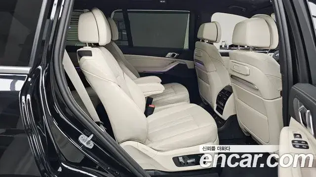 BMW X7 2025 — ფოტო 31/35