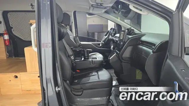 Hyundai Staria 2023 — Photo 25/32