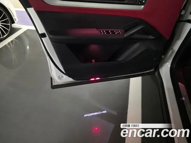 Porsche Cayenne 2023 — Photo 5/17
