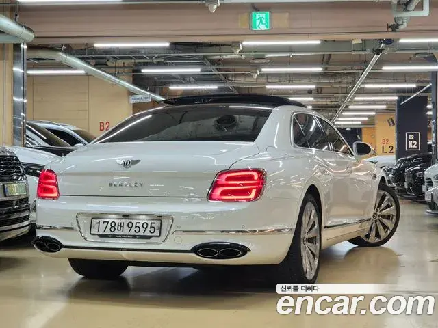 Bentley Flying Spur 2022 — ფოტო 5/20