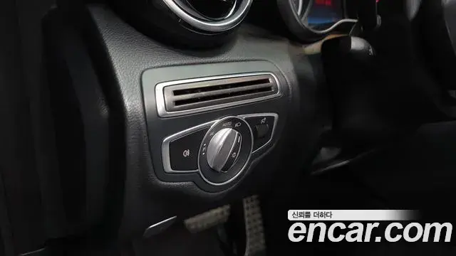 Mercedes-Benz C-Class 2019 — ფოტო 27/35