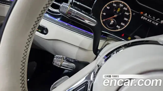 Bentley Flying Spur 2023 — ფოტო 32/37