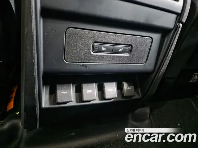 Land Rover Defender 2020 — Photo 10/20