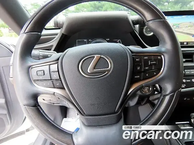 Lexus ES300h 2023 — Şəkil 7/16