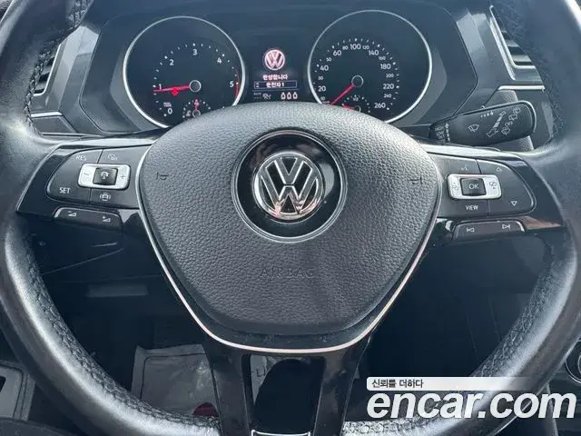 Volkswagen Tiguan 2020 — Photo 6/19