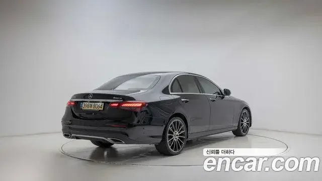 Mercedes-Benz E-Class 2022 — Фото 3/20