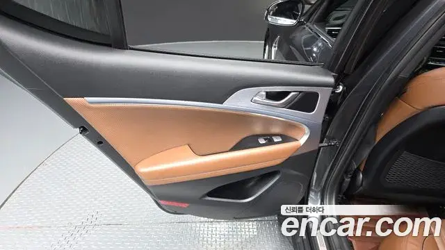Genesis G70 2019 — ფოტო 16/32
