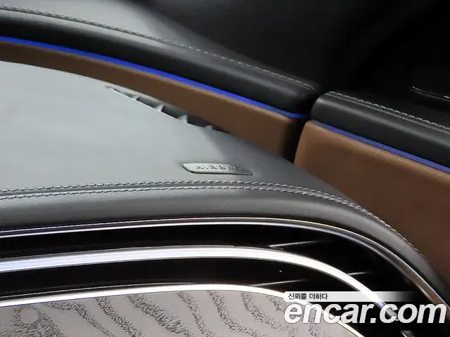 Mercedes-Benz E-Class 2024 — Photo 15/20